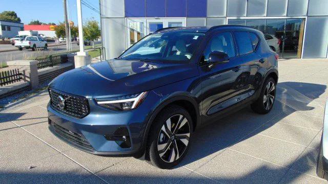 2026 Volvo XC40 Ultra, B5 AWD Gas (mild hybrid), Dark
