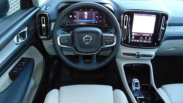 2026 Volvo XC40 Ultra, B5 AWD Gas (mild hybrid), Dark
