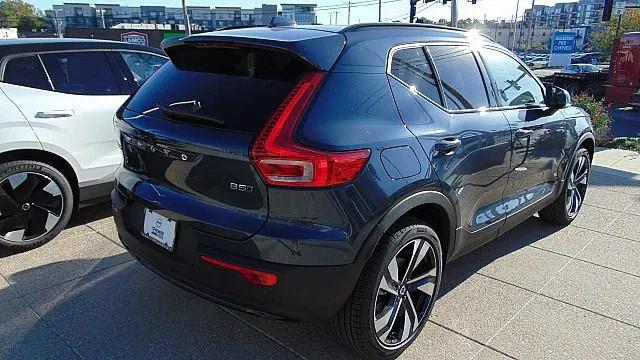 2026 Volvo XC40 Ultra, B5 AWD Gas (mild hybrid), Dark