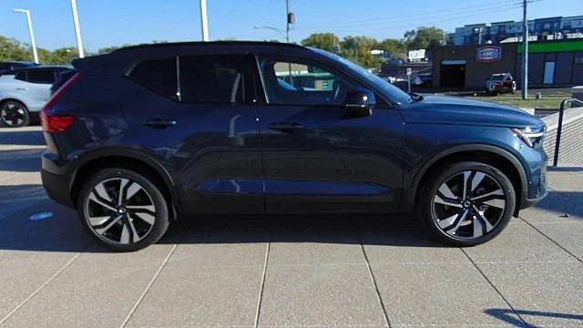 2026 Volvo XC40 Ultra, B5 AWD Gas (mild hybrid), Dark