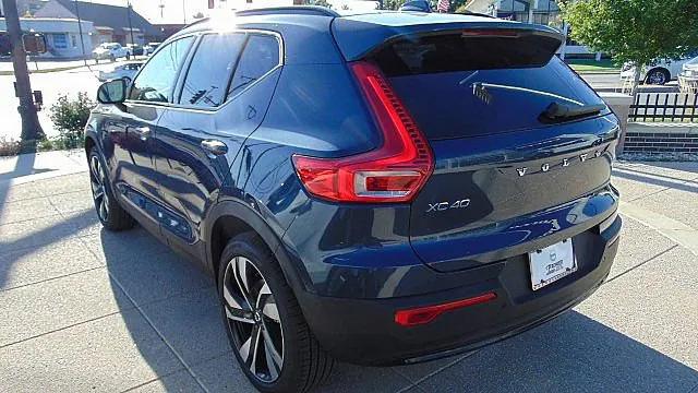 2026 Volvo XC40 Ultra, B5 AWD Gas (mild hybrid), Dark
