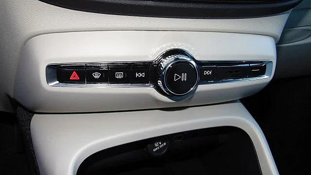2026 Volvo XC40 Ultra, B5 AWD Gas (mild hybrid), Dark
