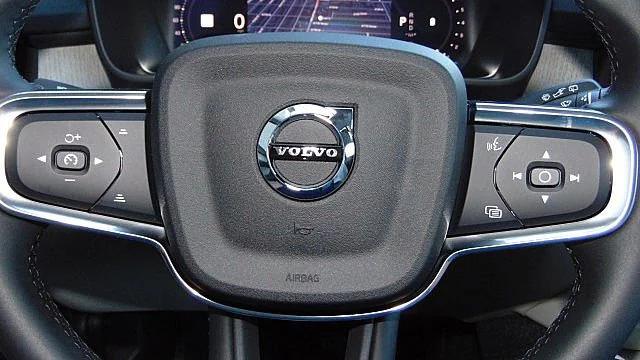 2026 Volvo XC40 Ultra, B5 AWD Gas (mild hybrid), Dark