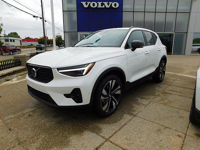2026 Volvo XC40 B5 Ultra