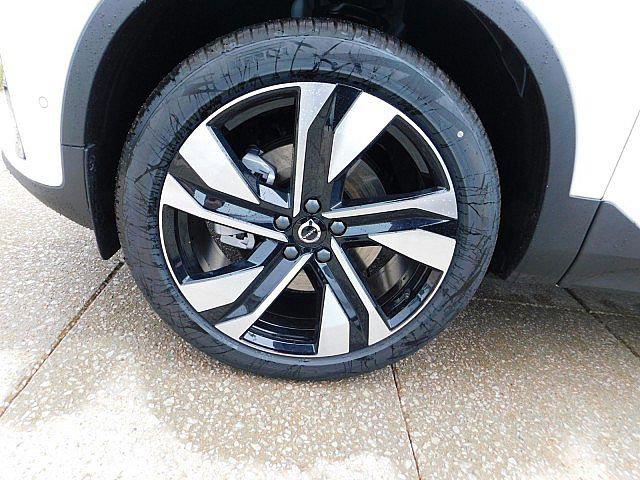 2026 Volvo XC40 B5 Ultra