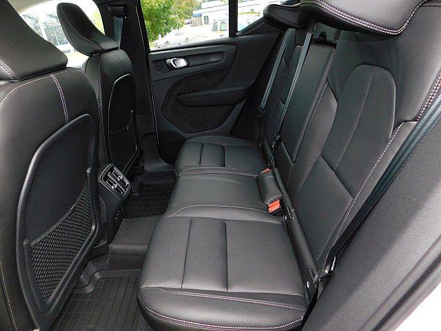 2026 Volvo XC40 B5 Ultra