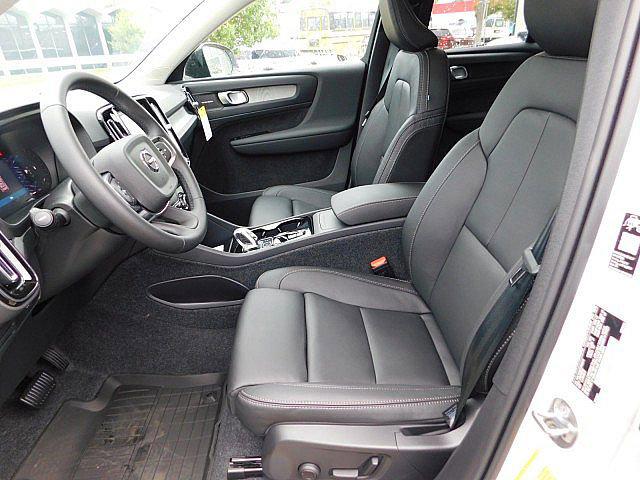 2026 Volvo XC40 B5 Ultra