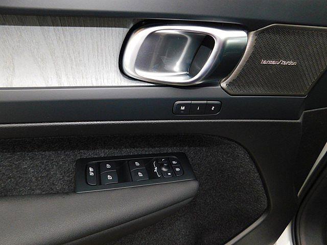 2026 Volvo XC40 B5 Ultra