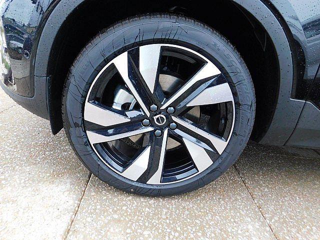 2026 Volvo XC40 B5 Ultra