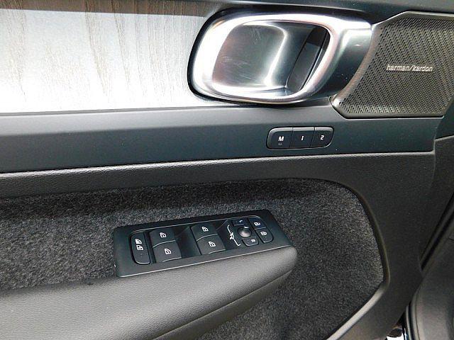 2026 Volvo XC40 B5 Ultra