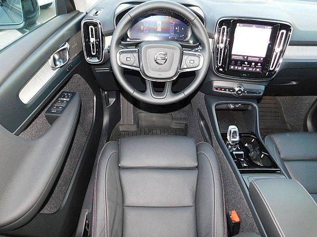 2026 Volvo XC40 B5 Ultra