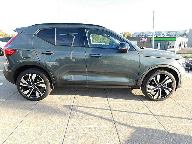 2026 Volvo XC40 B5 Ultra