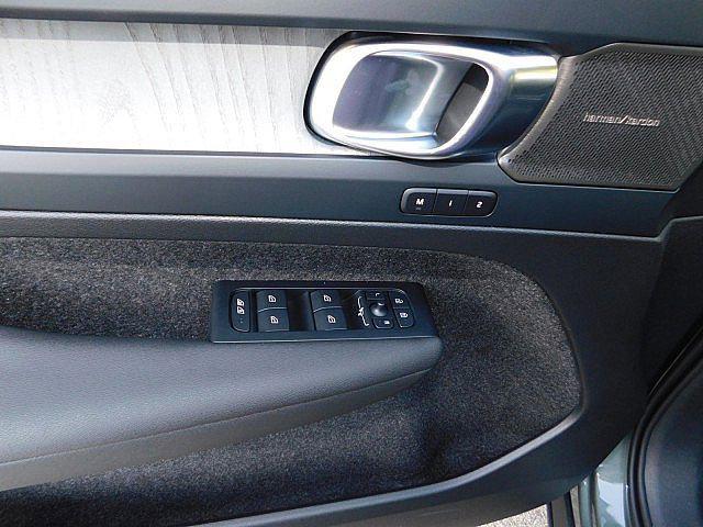 2026 Volvo XC40 B5 Ultra