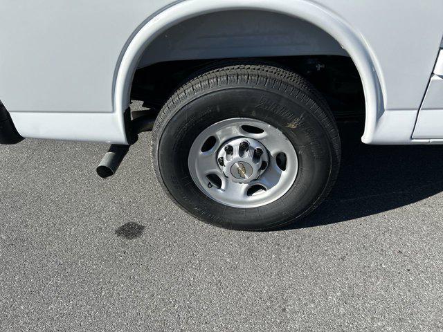 2025 Chevrolet Express Cargo Van RWD 2500 Regular Wheelbase WT