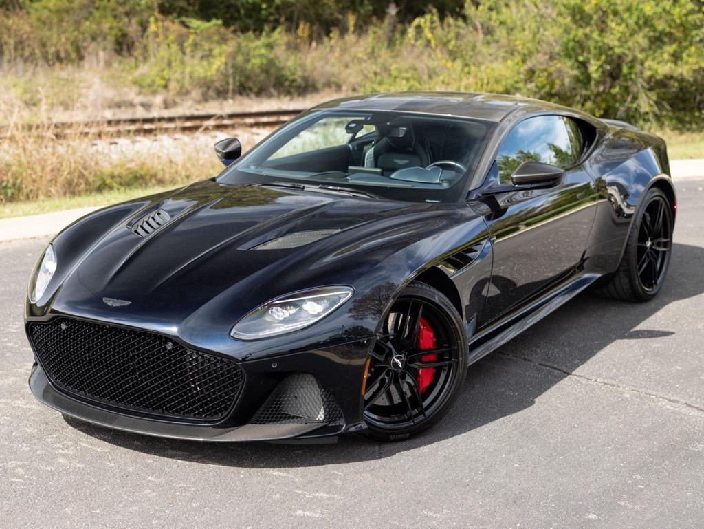 2022 Aston Martin DBS photo 4