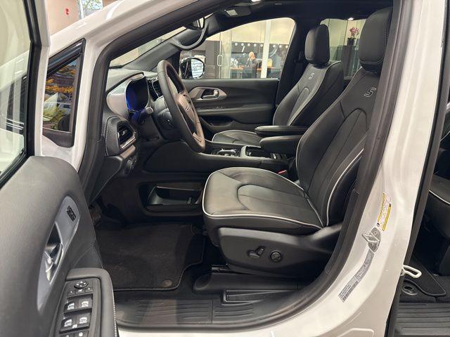 2026 Chrysler Pacifica Limited AWD