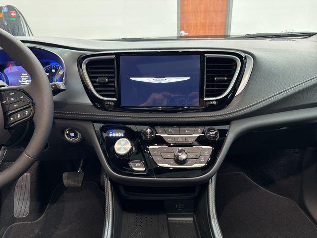 2026 Chrysler Pacifica Limited AWD