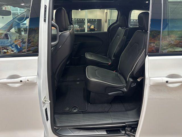 2026 Chrysler Pacifica Limited AWD