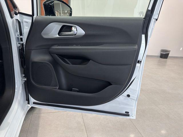2026 Chrysler Pacifica Limited AWD