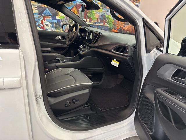 2026 Chrysler Pacifica Limited AWD