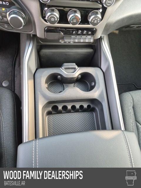 2026 Ram 1500 Express Crew Cab 4x4 5'7" Box