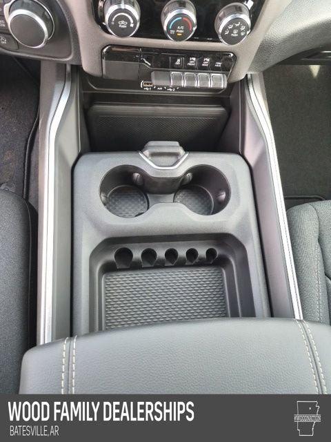 2026 Ram 1500 Express Crew Cab 4x4 5'7" Box