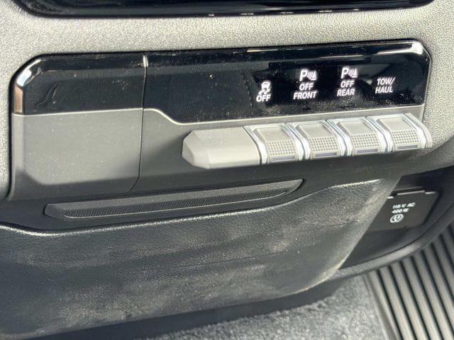2026 Ram 1500 Warlock Crew Cab 4x4 5'7" Box