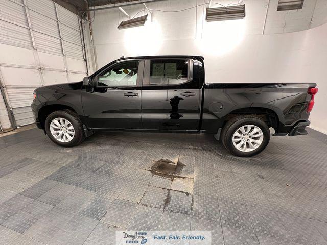 2022 Chevrolet Silverado 1500 4WD Crew Cab Short Bed Custom