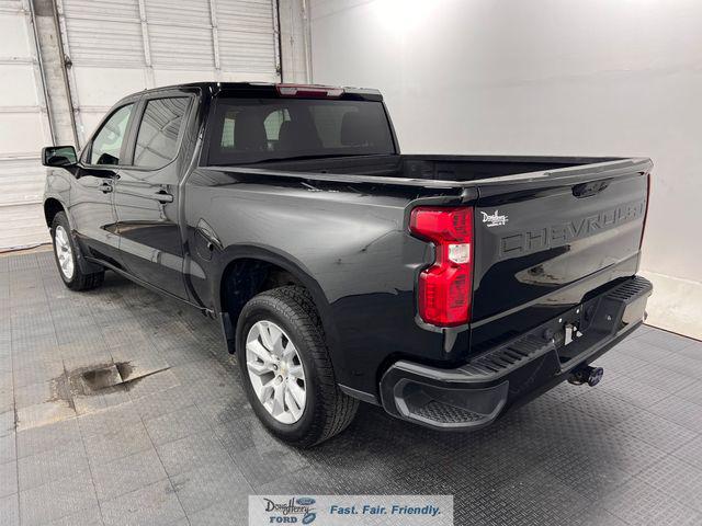 2022 Chevrolet Silverado 1500 4WD Crew Cab Short Bed Custom