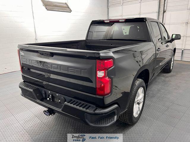 2022 Chevrolet Silverado 1500 4WD Crew Cab Short Bed Custom