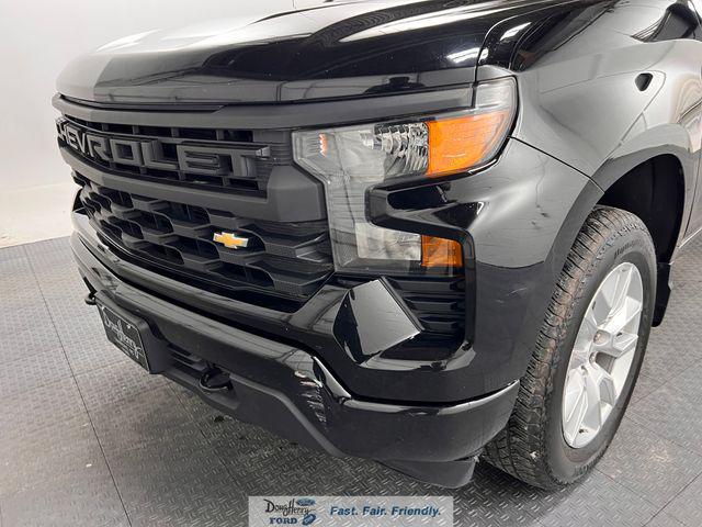 2022 Chevrolet Silverado 1500 4WD Crew Cab Short Bed Custom