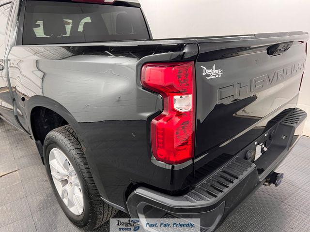 2022 Chevrolet Silverado 1500 4WD Crew Cab Short Bed Custom