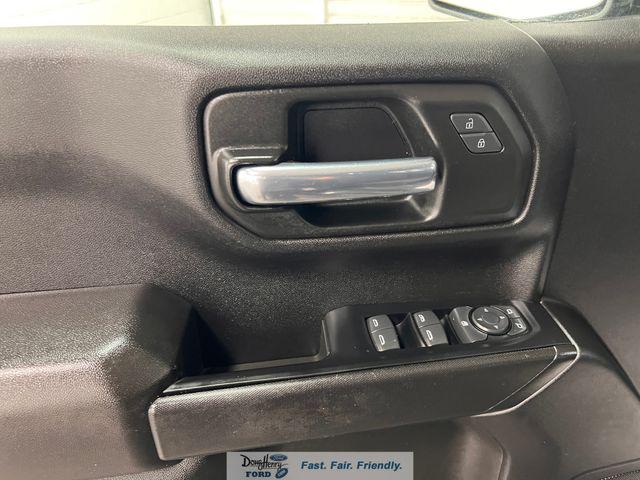 2022 Chevrolet Silverado 1500 4WD Crew Cab Short Bed Custom
