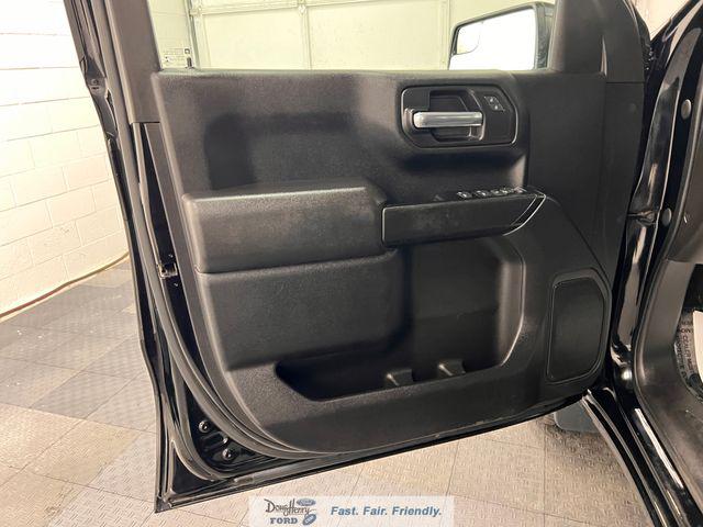 2022 Chevrolet Silverado 1500 4WD Crew Cab Short Bed Custom