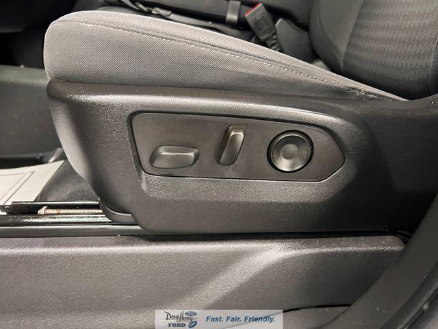 2022 Chevrolet Silverado 1500 4WD Crew Cab Short Bed Custom