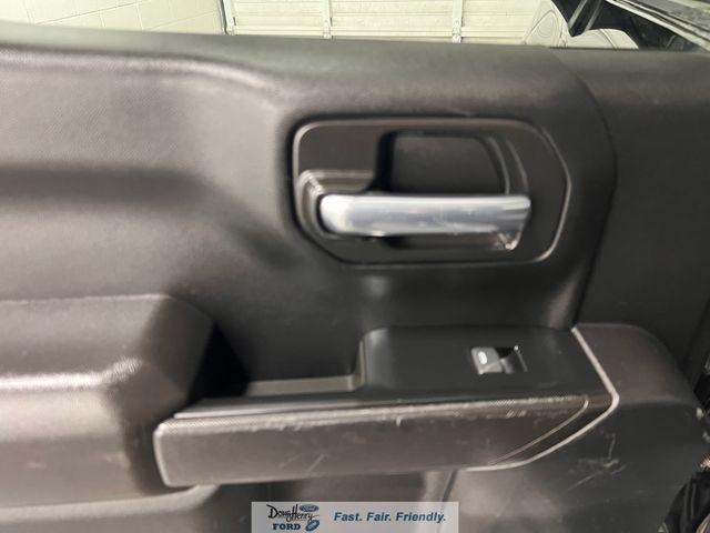 2022 Chevrolet Silverado 1500 4WD Crew Cab Short Bed Custom