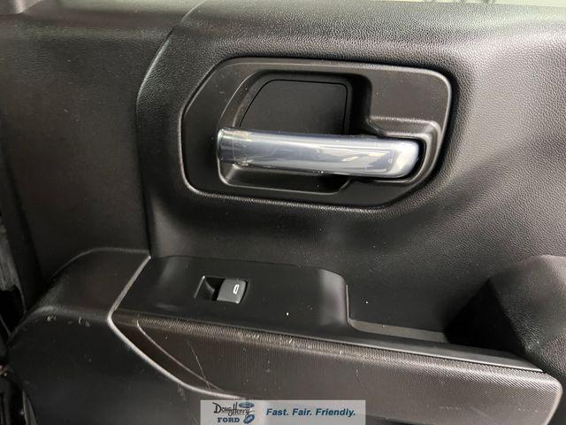 2022 Chevrolet Silverado 1500 4WD Crew Cab Short Bed Custom