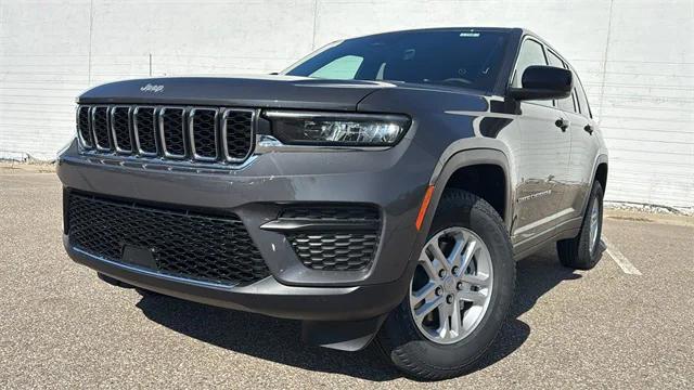 2025 Jeep Grand Cherokee Laredo 4x4