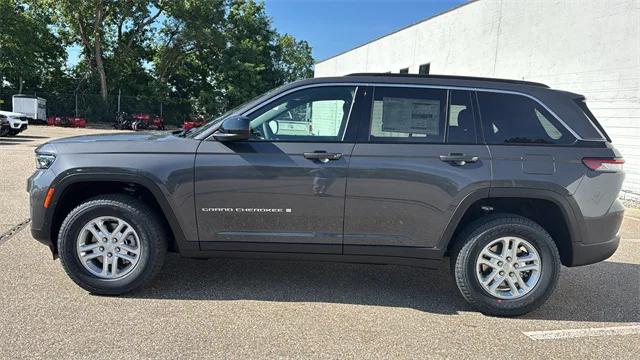2025 Jeep Grand Cherokee Laredo 4x4