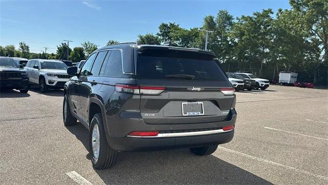 2025 Jeep Grand Cherokee Laredo 4x4