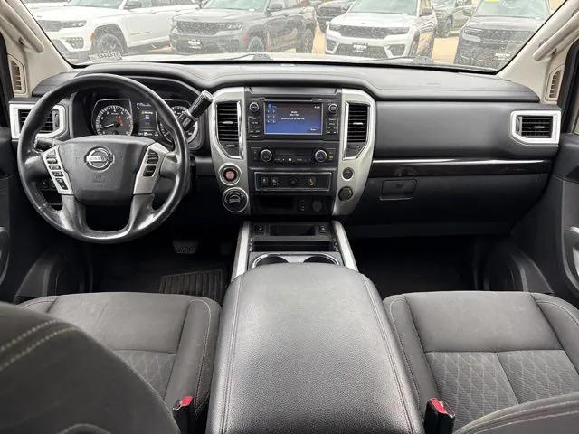 2017 Nissan TITAN SV