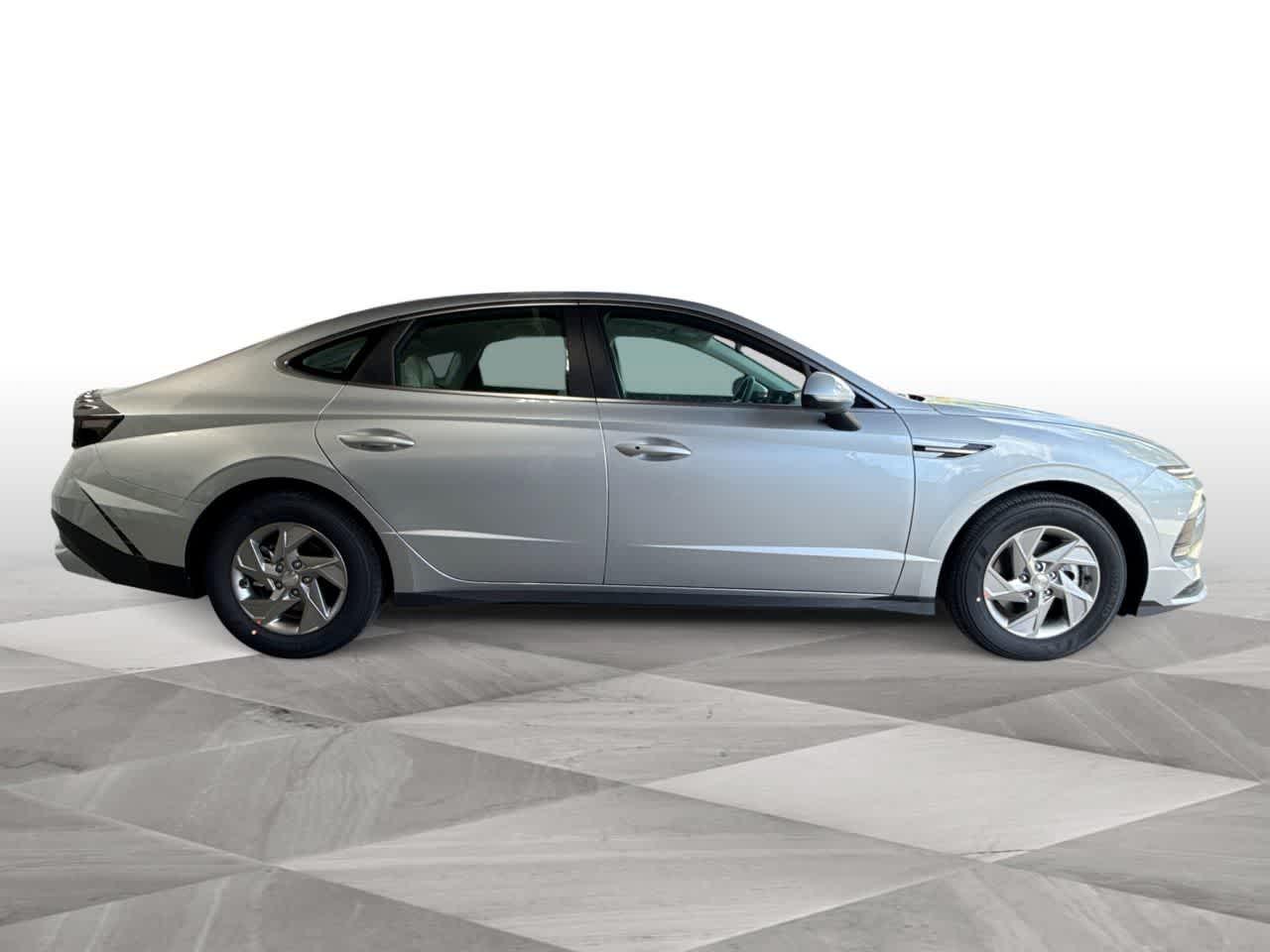 New 2026 Aero Silver Hyundai SE image 38