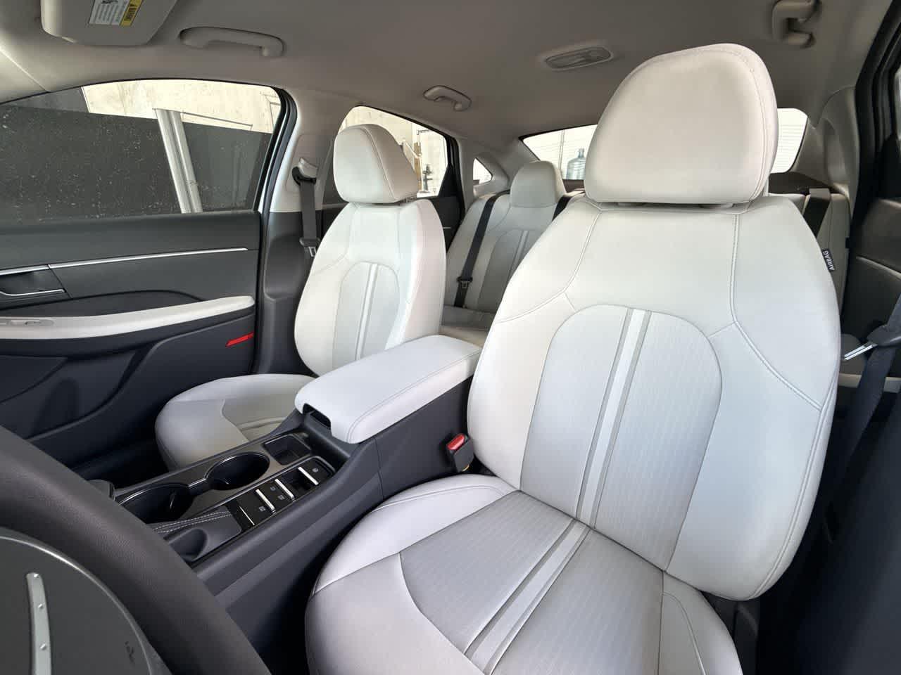 New 2026 Aero Silver Hyundai SE image 43