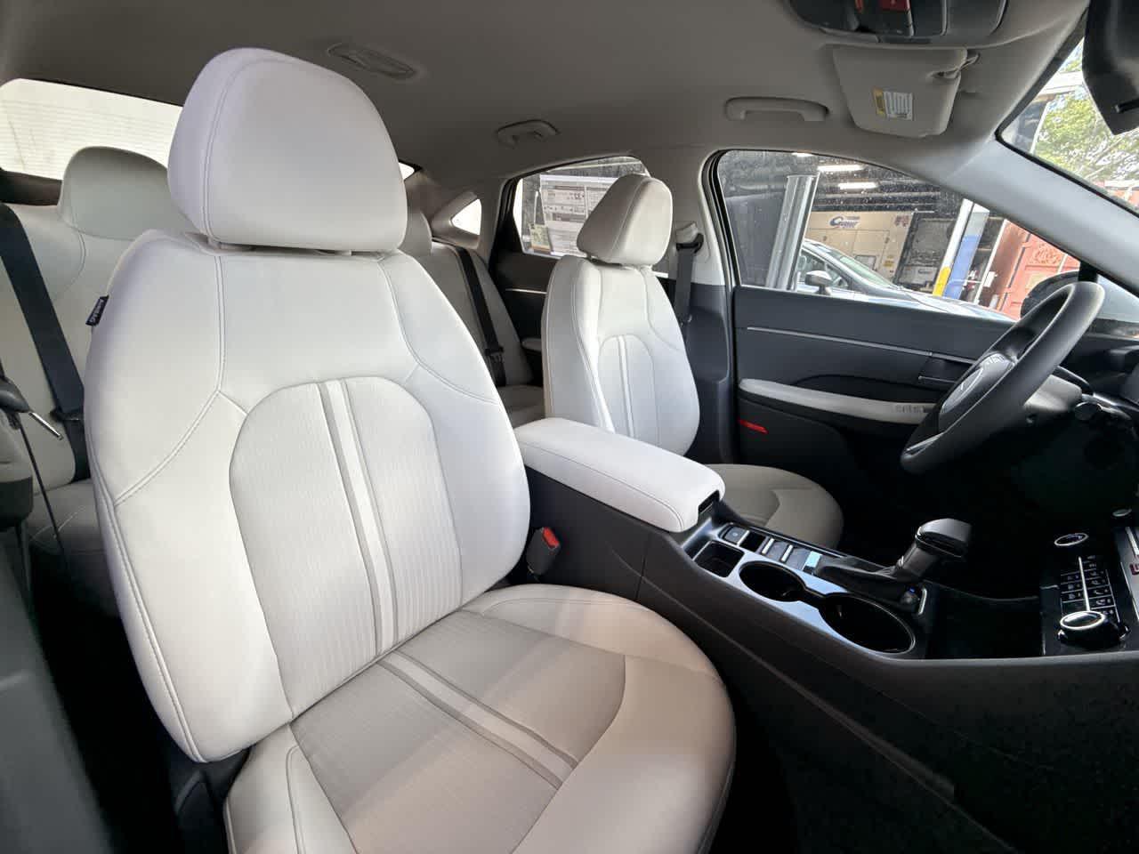 New 2026 Aero Silver Hyundai SE image 56