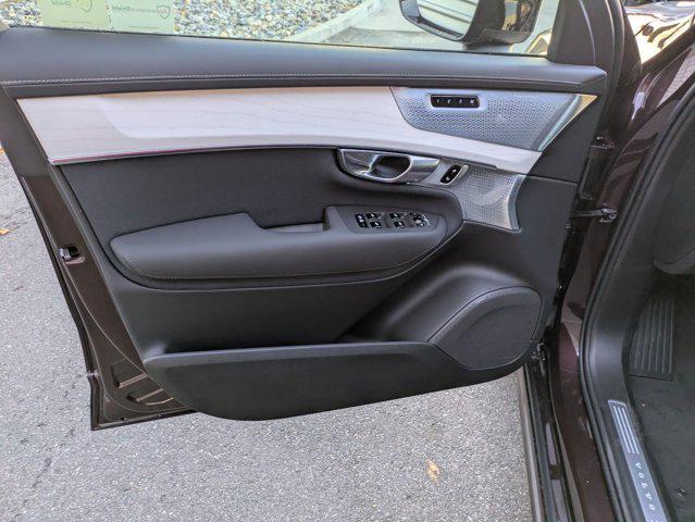 2026 Volvo XC90 Ultra Dark Theme, B6 AWD Gas (mild hybrid), Gasoline, 7 Seats