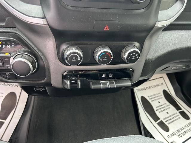 2022 Ram 1500 Big Horn Crew Cab 4x4 5'7" Box