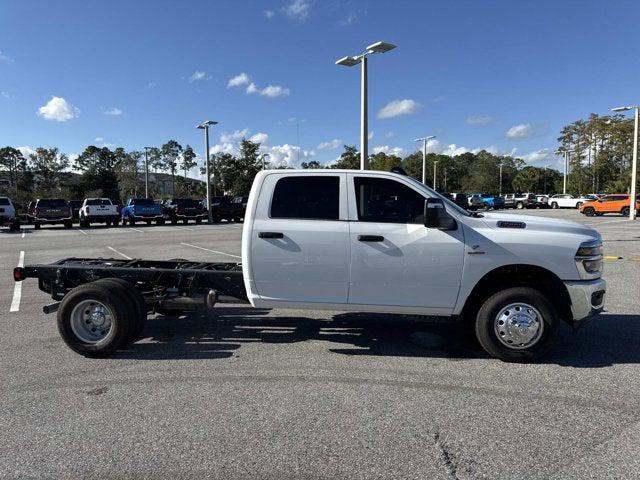 2026 RAM Ram 3500 Chassis Cab RAM 3500 TRADESMAN CREW CAB CHASSIS 4X4 60 CA 2026 RAM Ram 3500 Chassis Cab RAM 3500 TRADESMAN CREW CAB CHASSIS 4X4 60 CA