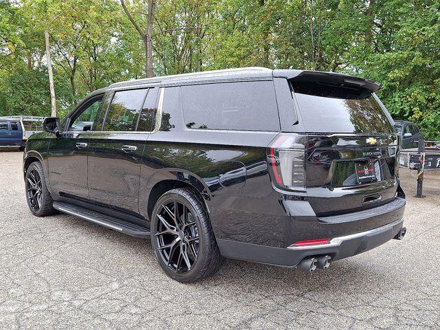 2025 Chevrolet Suburban 4WD Premier