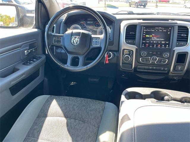 2019 RAM 1500 Classic Big Horn Crew Cab 4x2 64 Box 2019 RAM 1500 Classic Big Horn Crew Cab 4x2 64 Box