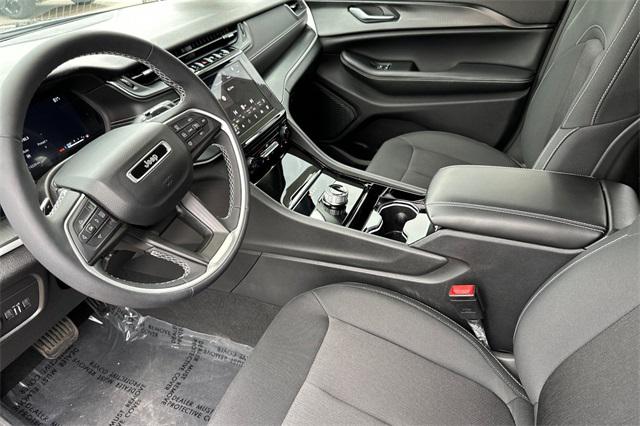 2023 Jeep Grand Cherokee L Laredo 4x4